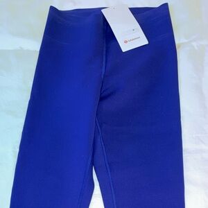lululemon Glow Up Legging size 6 28” long Vibrant Blue